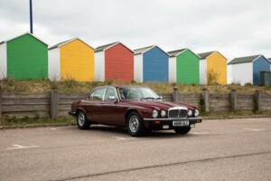 Image 21/50 of Daimler Double Six (1983)