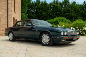 Imagen 2/50 de Jaguar XJ6 3.2 (1995)