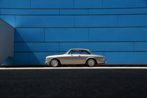 Image 4/24 of Alfa Romeo 1750 GT Veloce (1971)