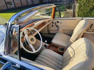 Imagen 7/8 de Mercedes-Benz 250 SE (1965)