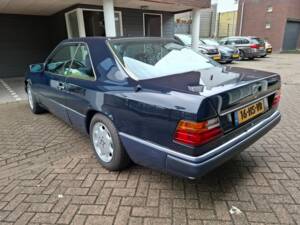 Immagine 4/14 di Mercedes-Benz 230 CE (1992)