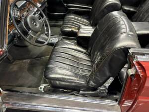 Image 20/49 de Mercedes-Benz 280 SE 3,5 (1971)
