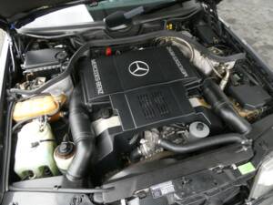Image 15/21 of Mercedes-Benz 500 E (1992)