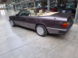 Image 41/42 of Mercedes-Benz 300 CE-24 (1993)