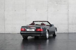 Image 5/37 of Mercedes-Benz SL 500 (1995)