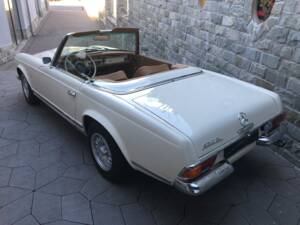 Image 42/43 of Mercedes-Benz 230 SL (1967)