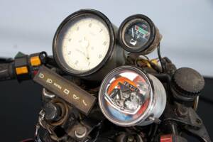 Image 35/49 de Moto Guzzi 850 LeMans (1981)