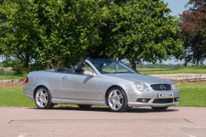Image 18/50 of Mercedes-Benz CLK 55 AMG (2003)