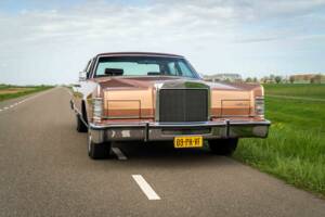 Image 4/8 of Lincoln Continental Town Car (1979)