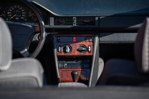 Bild 35/42 von Mercedes-Benz E 200 (1997)