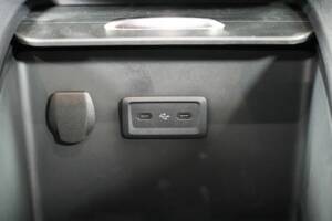 Image 38/50 de Mercedes-Benz V 300 d (2025)