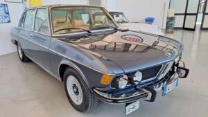 Imagen 1/19 de BMW 3,3 Li (1976)