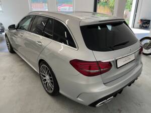 Obraz 6/36 pojazdu Mercedes-Benz C 63 AMG T (2020)