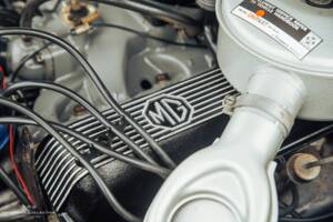 Image 24/40 of MG MGB GT V8 (1973)