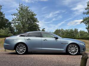 Image 18/50 of Jaguar XJ 5.0 (2011)