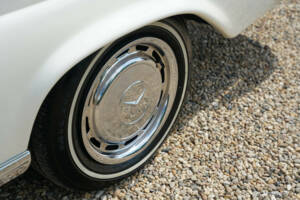 Image 33/50 of Mercedes-Benz 280 SE 3,5 (1970)