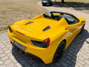 Image 4/18 of Ferrari 488 Spider (2018)