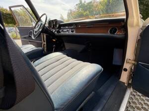 Image 36/54 de Mercedes-Benz 280 SE 3,5 (1970)