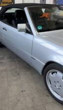 Image 3/32 de Mercedes-Benz E 320 "Final Edition" (1997)