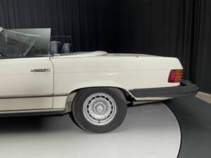 Image 7/8 of Mercedes-Benz 380 SL (1983)