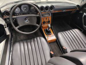 Image 33/53 of Mercedes-Benz 280 SL (1981)