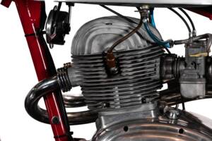Image 5/34 of MV Agusta 250 Bicilindrica (1970)