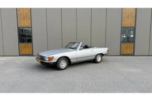 Image 2/18 de Mercedes-Benz 380 SL (1982)