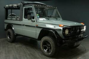 Immagine 28/50 di Mercedes-Benz 230 GE (SWB) (1993)