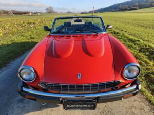 Image 19/24 de FIAT 124 Spider DS (1986)