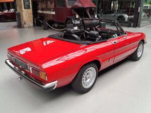 Image 8/38 of Alfa Romeo 2000 Spider Veloce (1978)