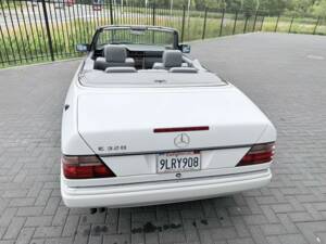 Imagen 10/41 de Mercedes-Benz E 320 (1995)