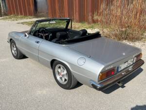 Immagine 6/88 di Alfa Romeo 1750 Spider Veloce (1971)