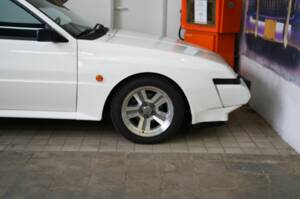 Image 38/49 of Mitsubishi Starion (1989)