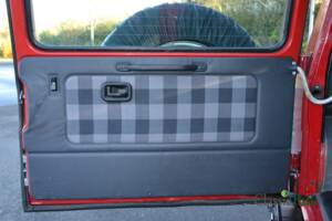 Image 27/50 of Mercedes-Benz 200 GE (SWB) (1987)