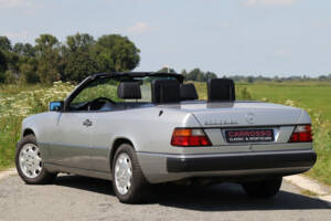 Image 2/39 of Mercedes-Benz 300 CE-24 (1992)