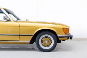Image 20/32 of Mercedes-Benz 350 SLC (1971)
