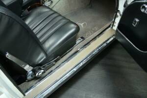 Imagen 28/50 de Mercedes-Benz 250 SE (1966)