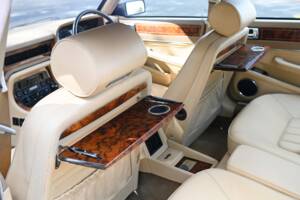 Image 18/21 of Daimler XJ 6 4.0 (1990)
