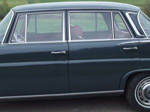 Image 17/31 of Mercedes-Benz 220 SE b (1963)