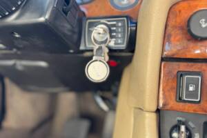 Immagine 8/41 di Jaguar XJ 12 (1990)