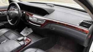 Bild 20/29 von Mercedes-Benz S 63 AMG (2007)