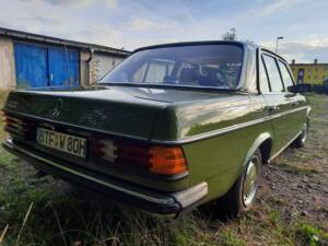 Bild 2/13 von Mercedes-Benz 200 (1980)