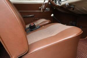 Image 22/50 of Volkswagen Karmann Ghia 1300 (1966)