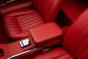 Immagine 21/49 di Jaguar E-Type V12 (1973)