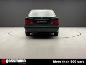 Imagen 7/15 de Mercedes-Benz E 220 Diesel (1997)