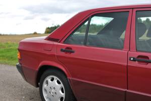 Image 7/31 of Mercedes-Benz 190 E (1993)