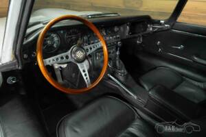 Immagine 2/19 di Jaguar E-Type 3.8 (1964)