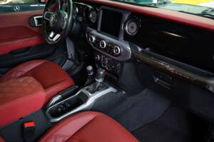 Image 12/29 de Jeep Wrangler 2.0T Sahara (2020)