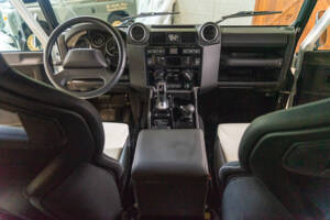 Immagine 13/30 di Land Rover Defender 90 Works V8 (2012)