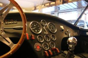 Image 54/57 of AC Cobra 427 (1965)